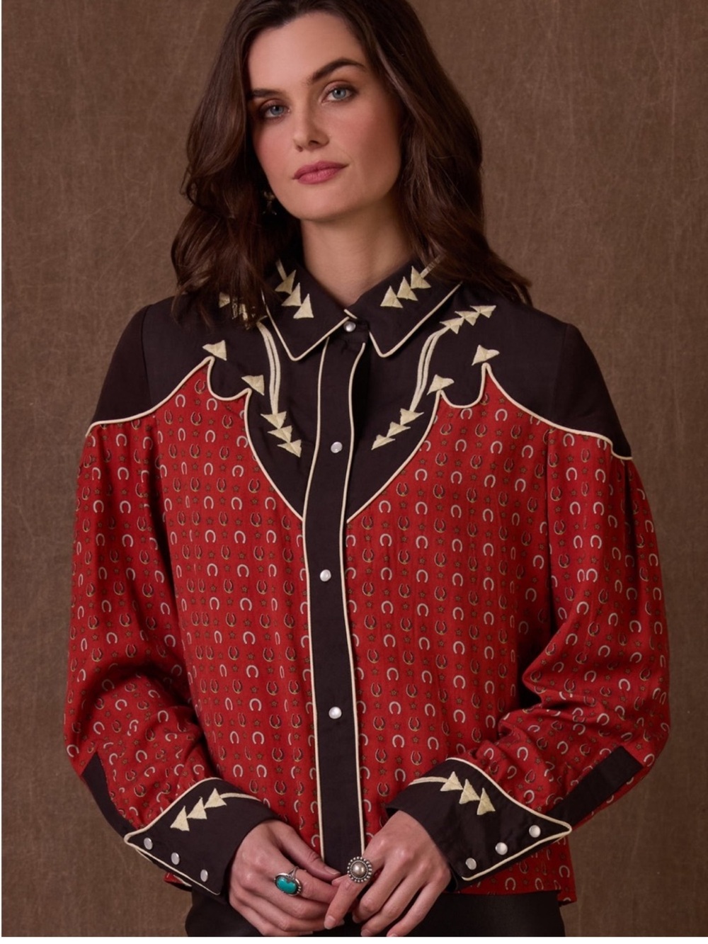 Double D Ranch Pearl Snap Blouse horseshoe print contrasting embroidery L NWOT - Picture 7 of 9